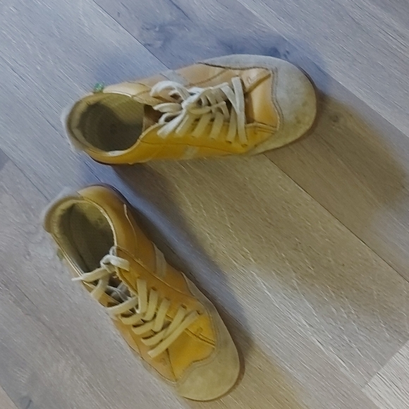 Shoes - Picture 1 of 4